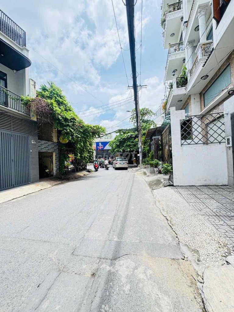 Rent a dec. 5 bedroom 5 air conditioning 141/ Qq1106.