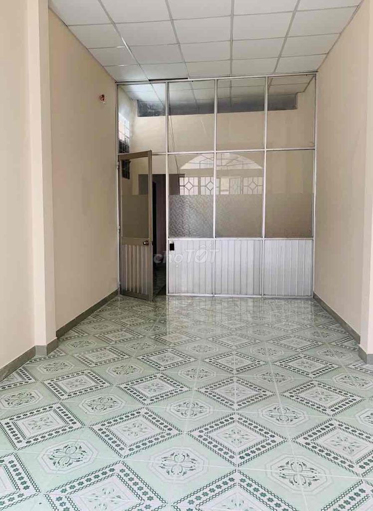 The house is wide, near District 1, the average area of 48 meters, 1 st. 1 . 1st floor ok