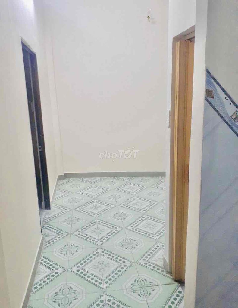 The house is wide, near District 1, the average area of 48 meters, 1 st. 1 . 1st floor ok