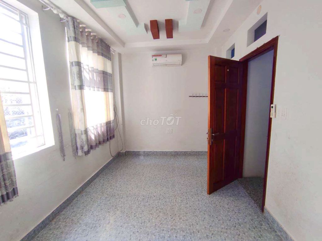 Rent a 4-meter front street at Thích Quảng Đức 5 m 5 m 3 bedroom 4 3 floor toilets
