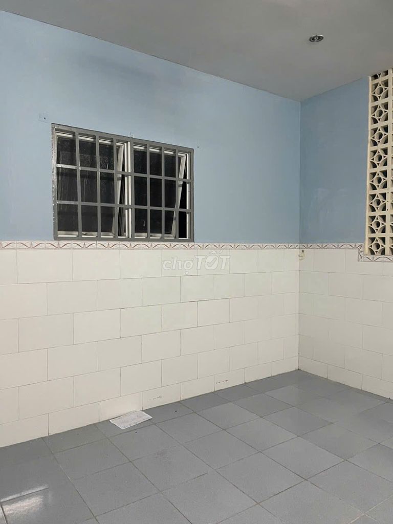 Two bedrooms, six million Quốc lộ 13 near the Peace Line.