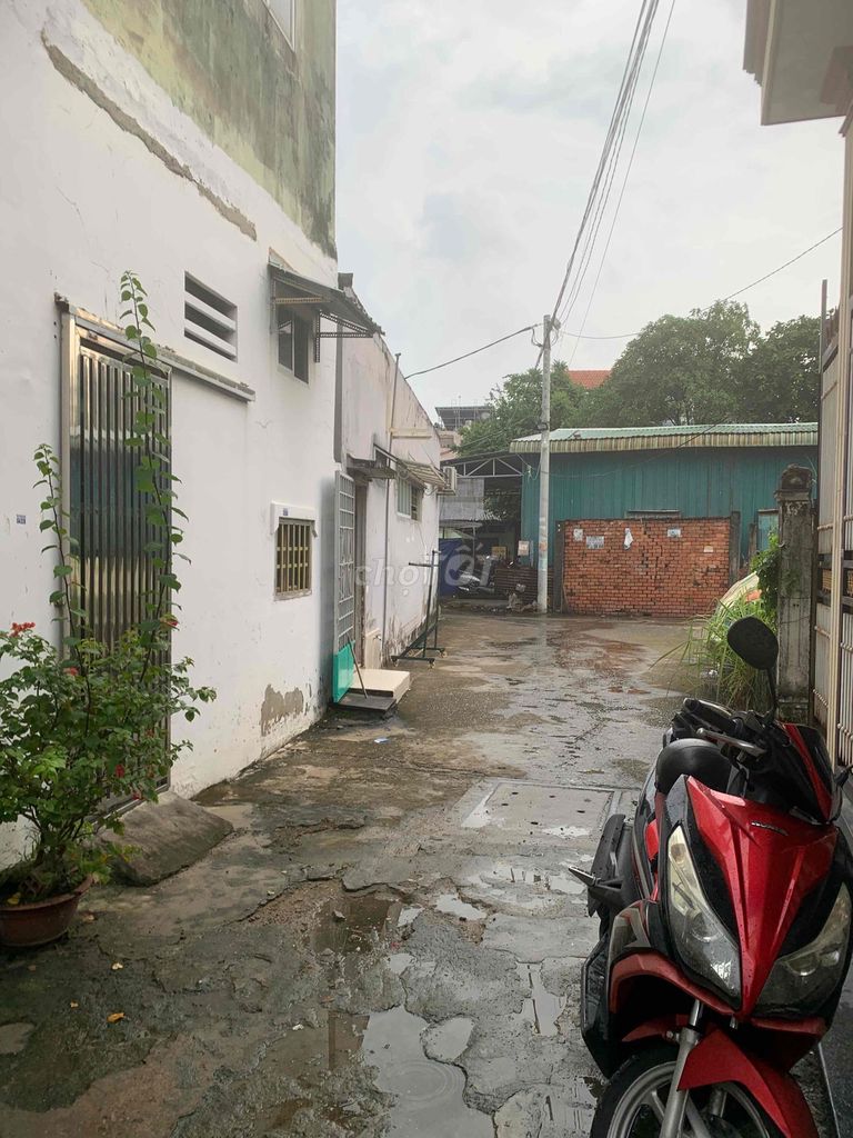 Rent four hundred and twenty meters, two bedrooms, down to Nguyễn Văn Quá, alley, traffic, shit, District 12