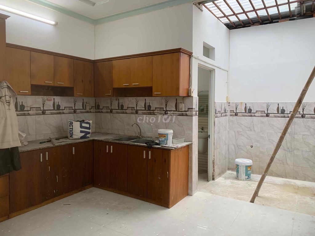 Rent four hundred and twenty meters, two bedrooms, down to Nguyễn Văn Quá, alley, traffic, shit, District 12