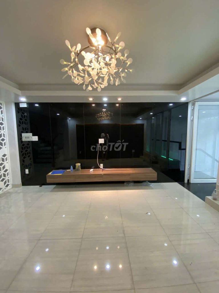 Rent Pre-President 3x18 m of 3rd floor bedroom.