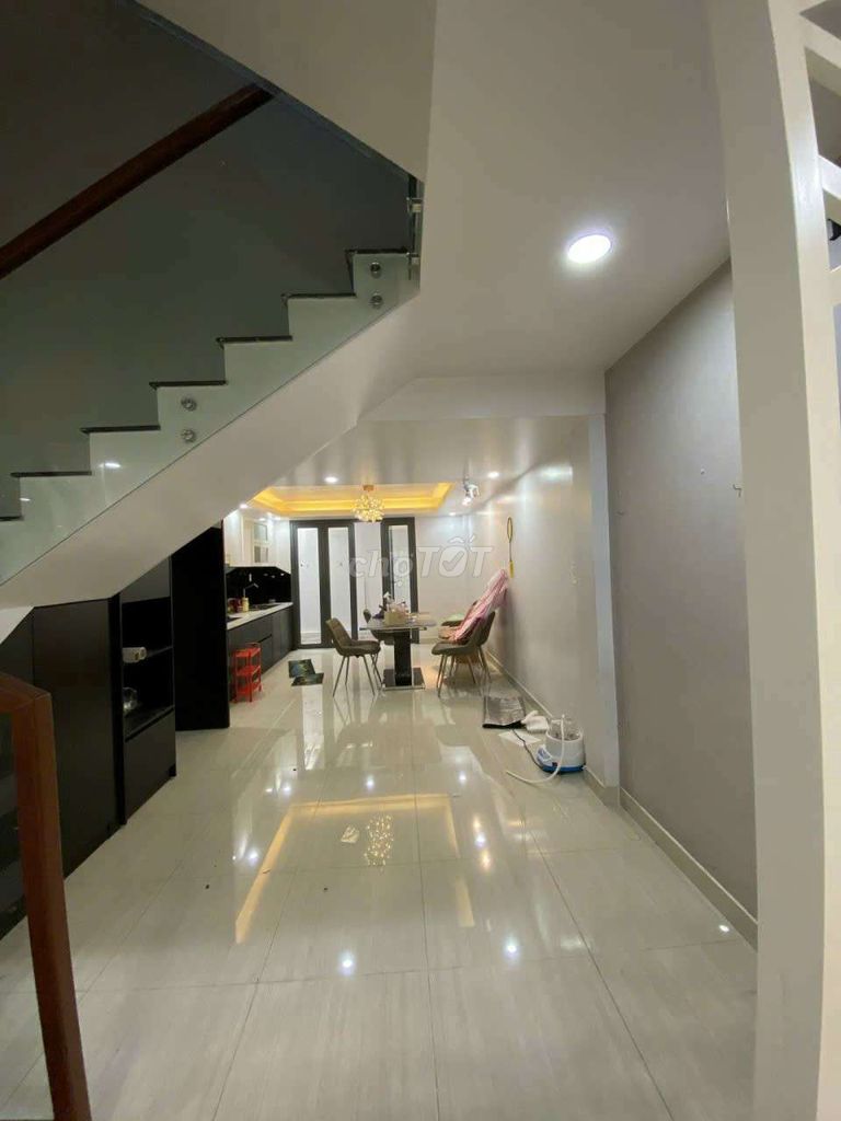 Rent Pre-President 3x18 m of 3rd floor bedroom.