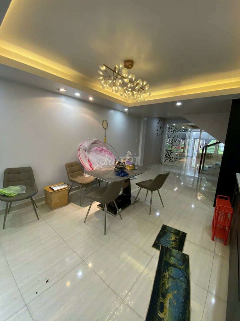 Rent Pre-President 3x18 m of 3rd floor bedroom.