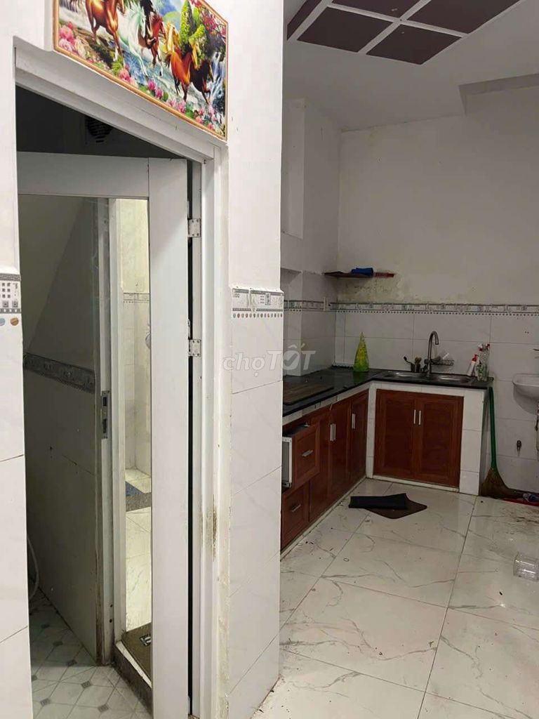 mb F11, qtb area: 3 x 13 meters, New home, long term