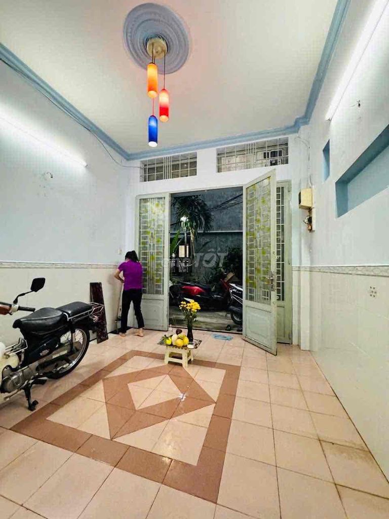 The whole place is a Nhiêu Tứ, Phú Nhuận.
