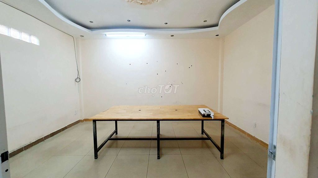 cư xá Lữ Gia area: 5 x 12 meters, ground, floor, 3 bedroom, 2 toilets for 15 million, refrigerator.