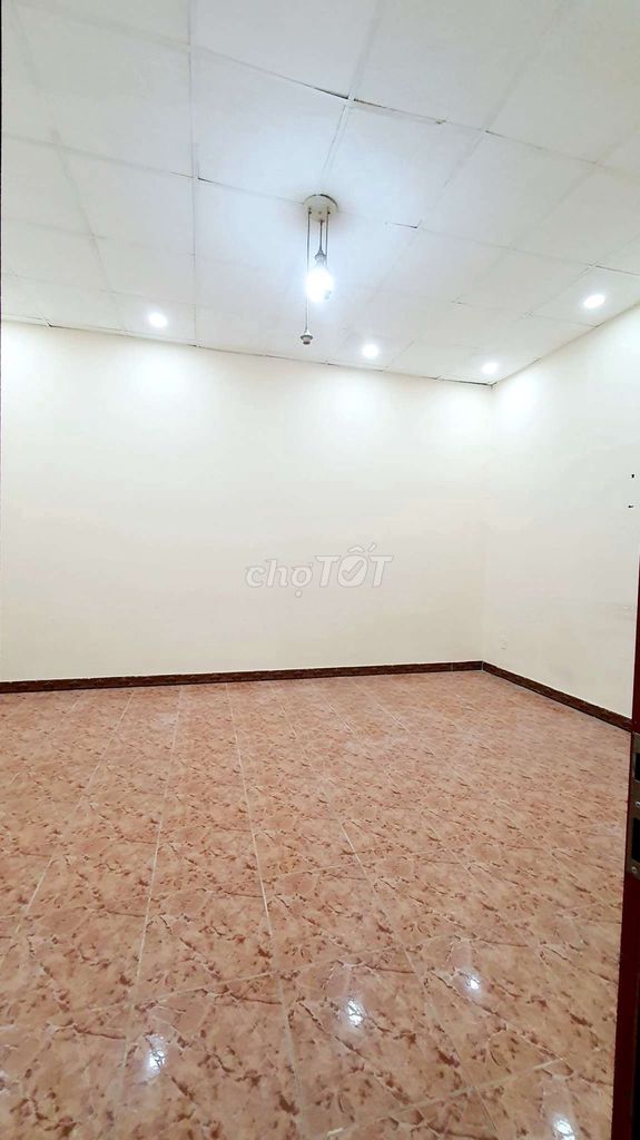 cư xá Lữ Gia area: 5 x 12 meters, ground, floor, 3 bedroom, 2 toilets for 15 million, refrigerator.