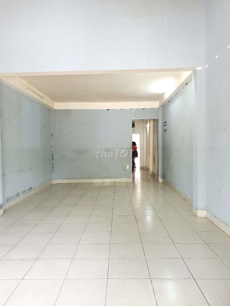 Rent for Lạc Long Quân Street, area: 4 x 14 meters, 3 floors