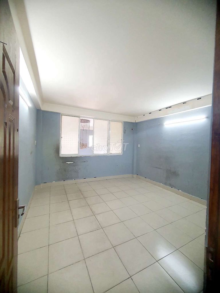 Rent for Lạc Long Quân Street, area: 4 x 14 meters, 3 floors