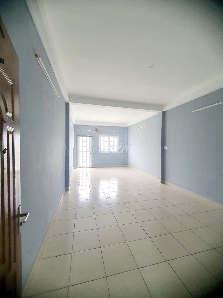 Rent for Lạc Long Quân Street, area: 4 x 14 meters, 3 floors