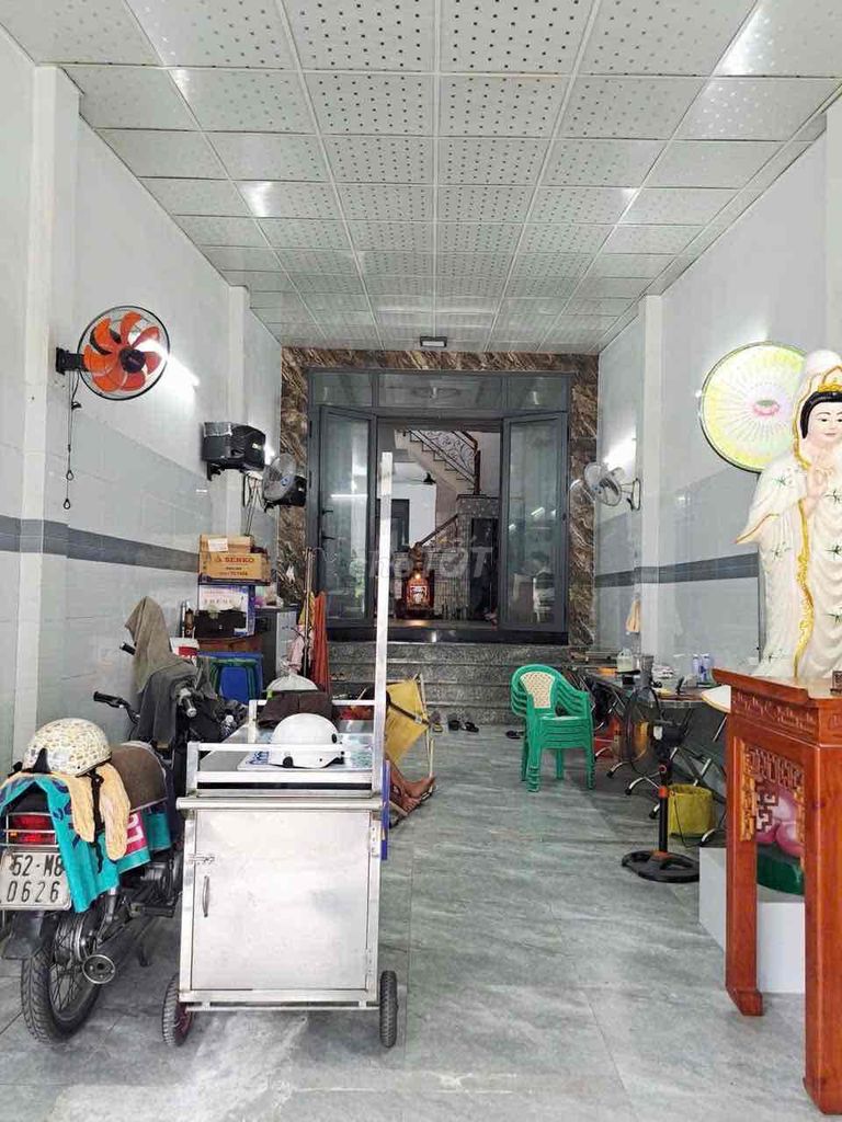 Chiến Lược Business Front. It's worth 16 million.