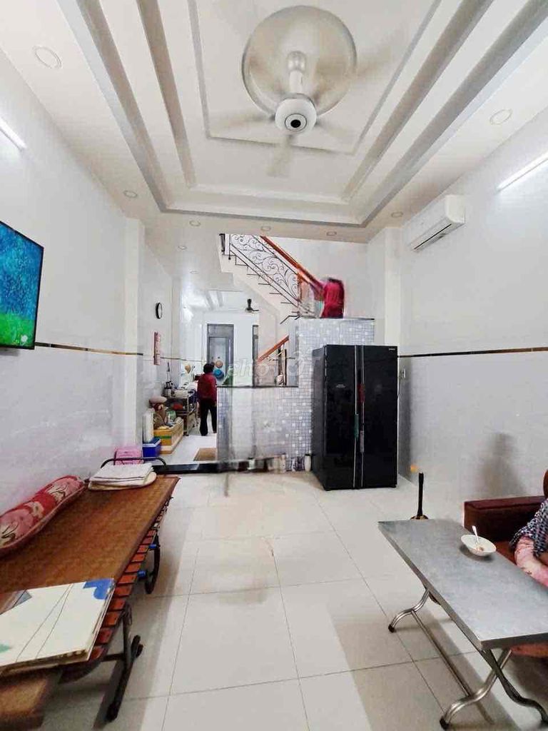 Chiến Lược Business Front. It's worth 16 million.