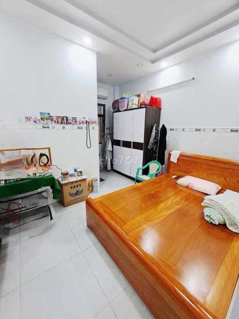 Chiến Lược Business Front. It's worth 16 million.
