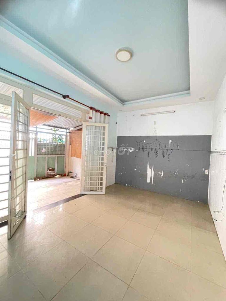 Rent a Class Three bedroom. A toilet. 120 M2 alleys for 11 million cars.