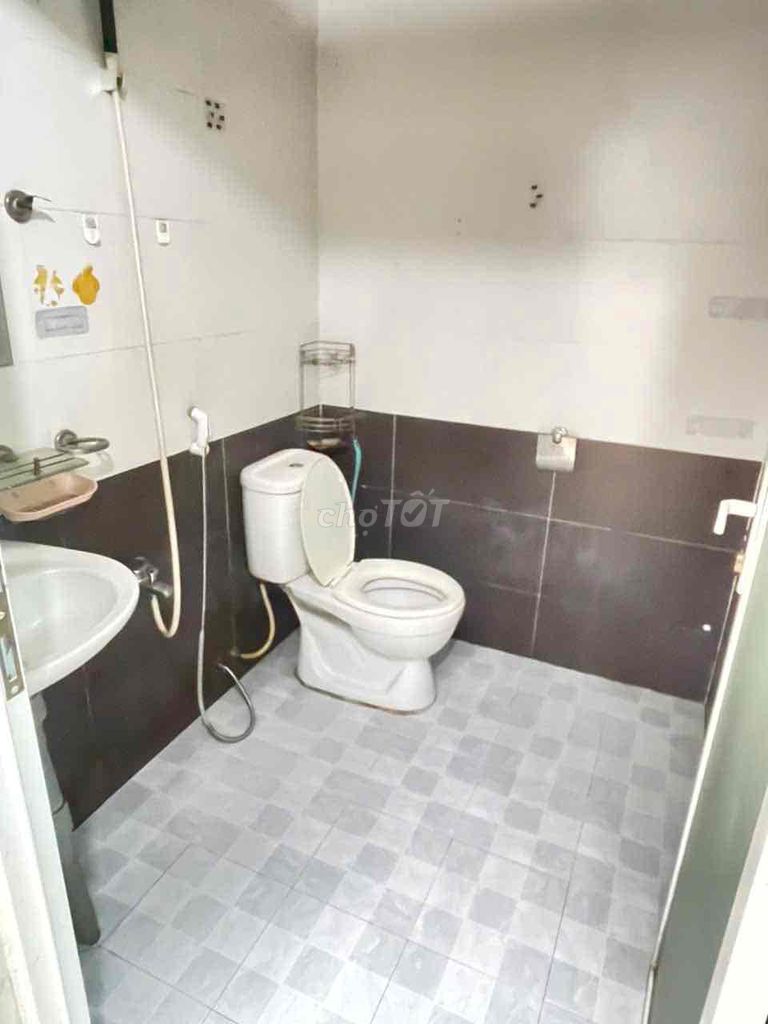 Rent a Class Three bedroom. A toilet. 120 M2 alleys for 11 million cars.