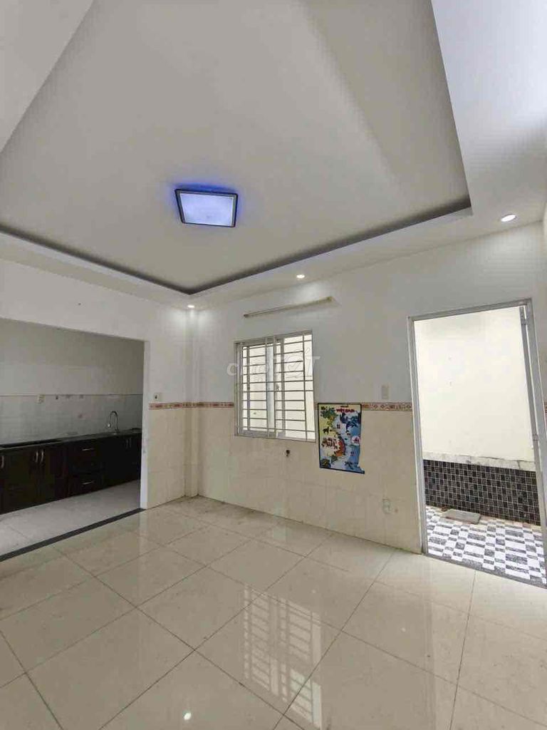 Rent a three-story bedroom. Three toilets.