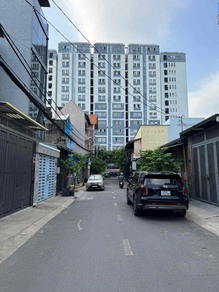 5th Street. Hextal Pass. Five bedrooms. 6 Full Building of 59 millionth Street toilet.