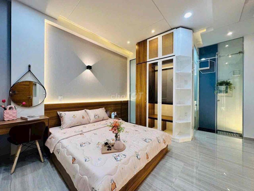 5th Street. Hextal Pass. Five bedrooms. 6 Full Building of 59 millionth Street toilet.