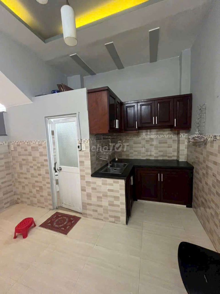 Rent an alley truck through two bedrooms. Two toilets.