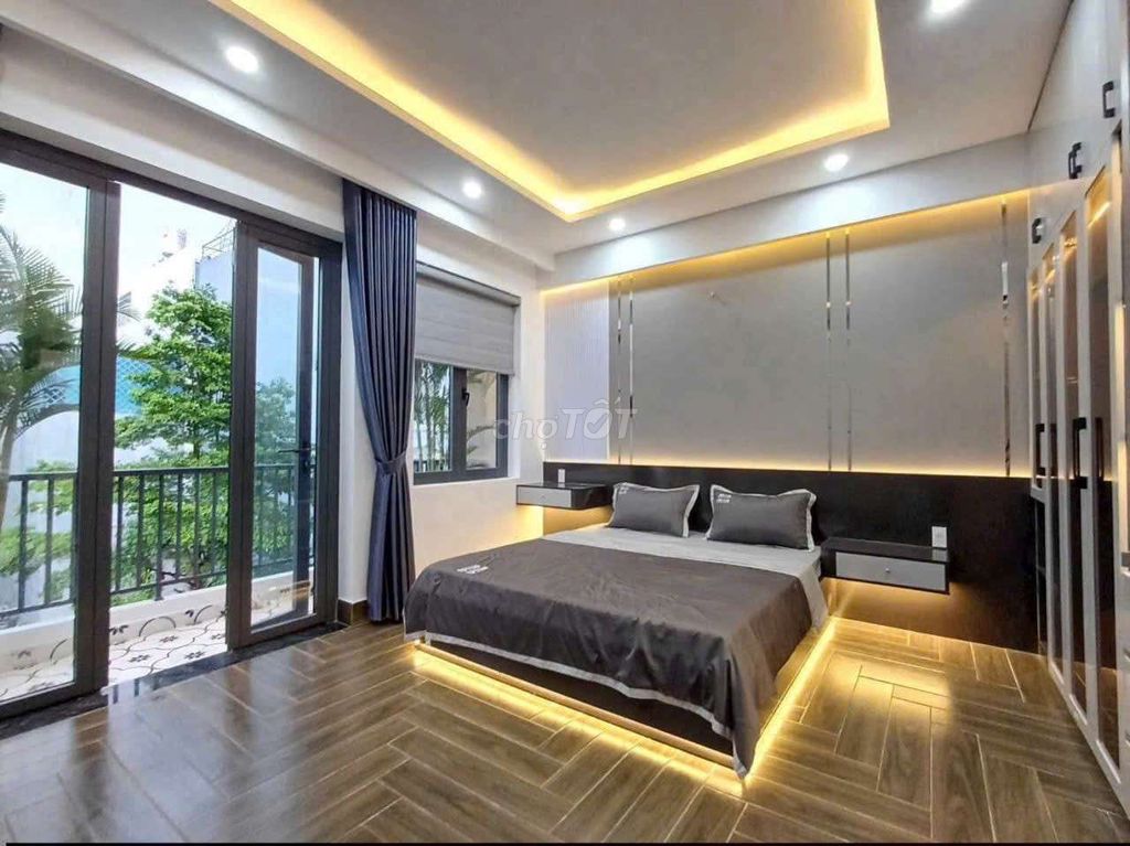 New 4-4.43, four bedrooms, 5 toilets.