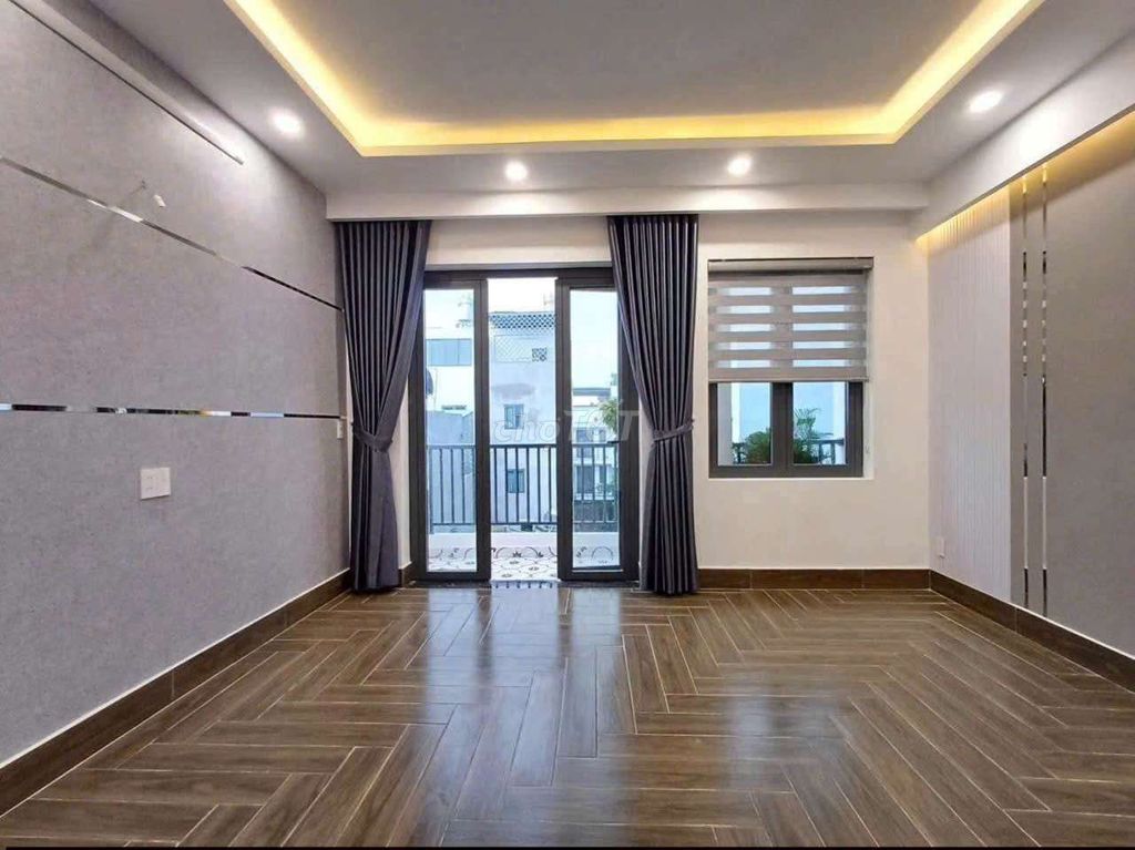 New 4-4.43, four bedrooms, 5 toilets.
