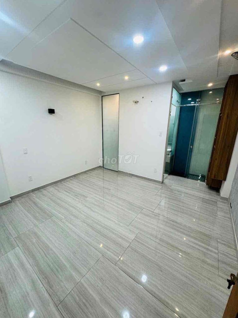 Rent a full house building at 59th Street. (4 x14) 3 floors, 5 bedrooms, 6 hxt toilets.