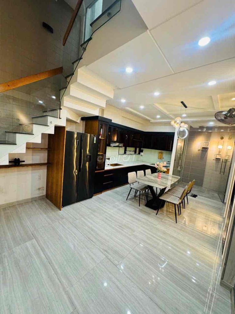 Rent a full house building at 59th Street. (4 x14) 3 floors, 5 bedrooms, 6 hxt toilets.