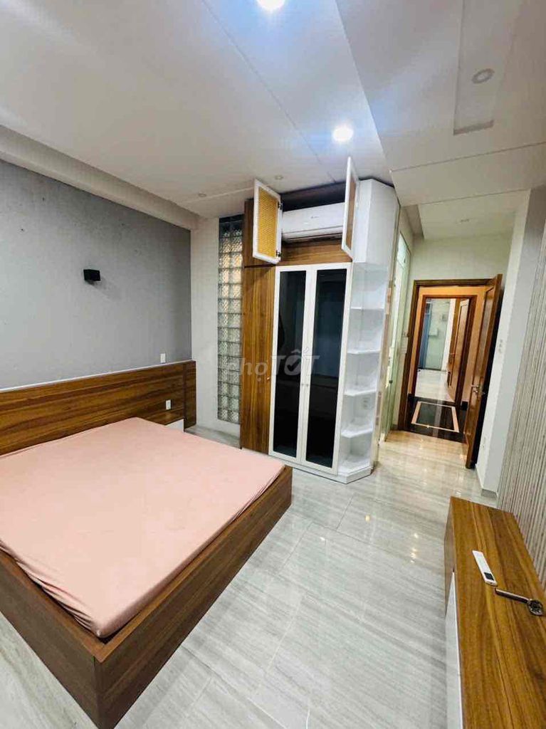 Rent a full house building at 59th Street. (4 x14) 3 floors, 5 bedrooms, 6 hxt toilets.