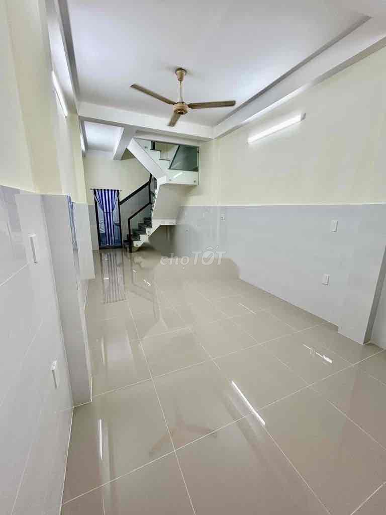 Price: Eight million for renting Hà Tôn Quyền, 1894, District 11 3 meters x 9 meters