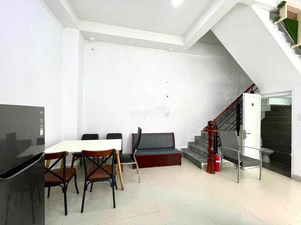 Rent the entire apartment cheap 3 bedrooms right in the town square.