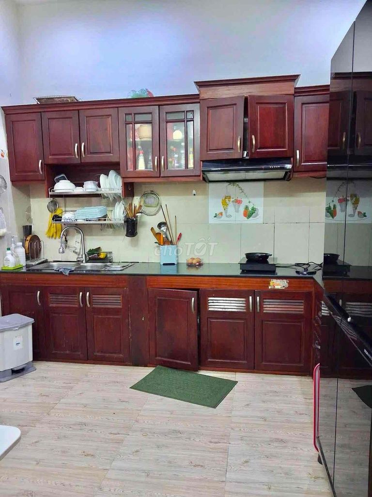 Renting two four-story bedroom three-car toilets cost 13 million.