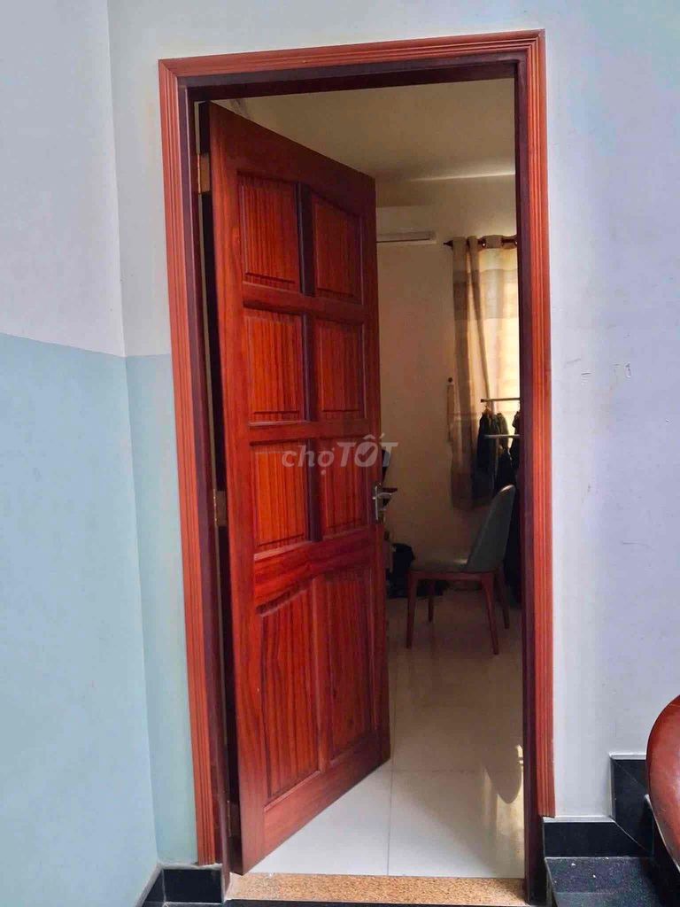Renting two four-story bedroom three-car toilets cost 13 million.