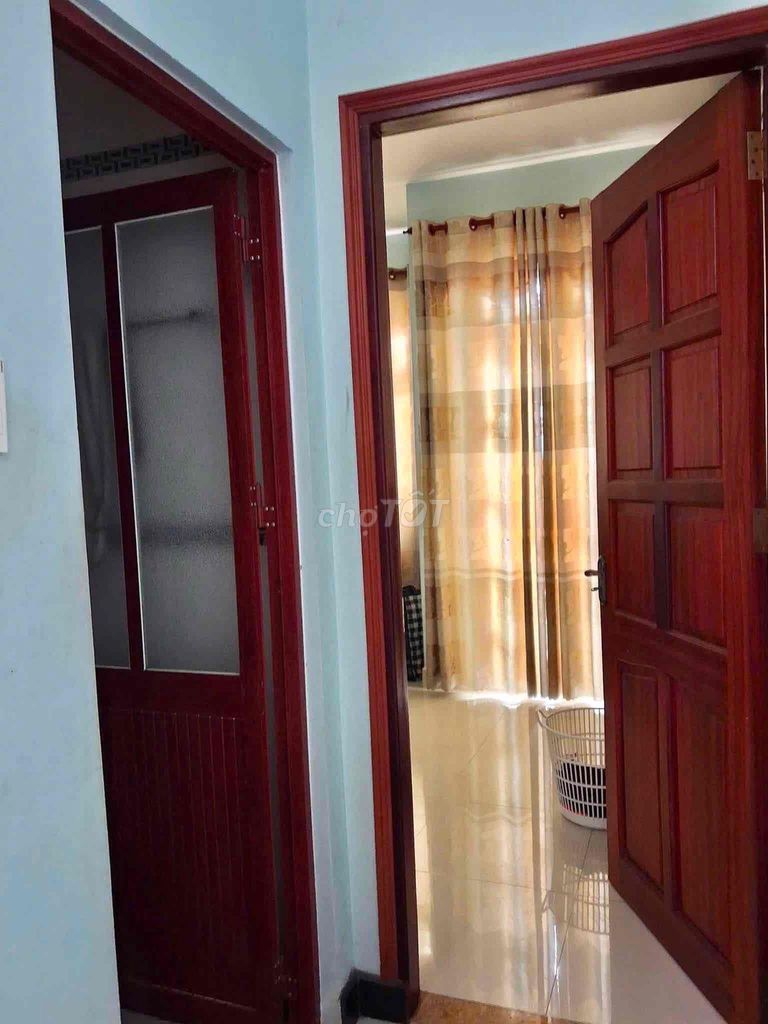Renting two four-story bedroom three-car toilets cost 13 million.