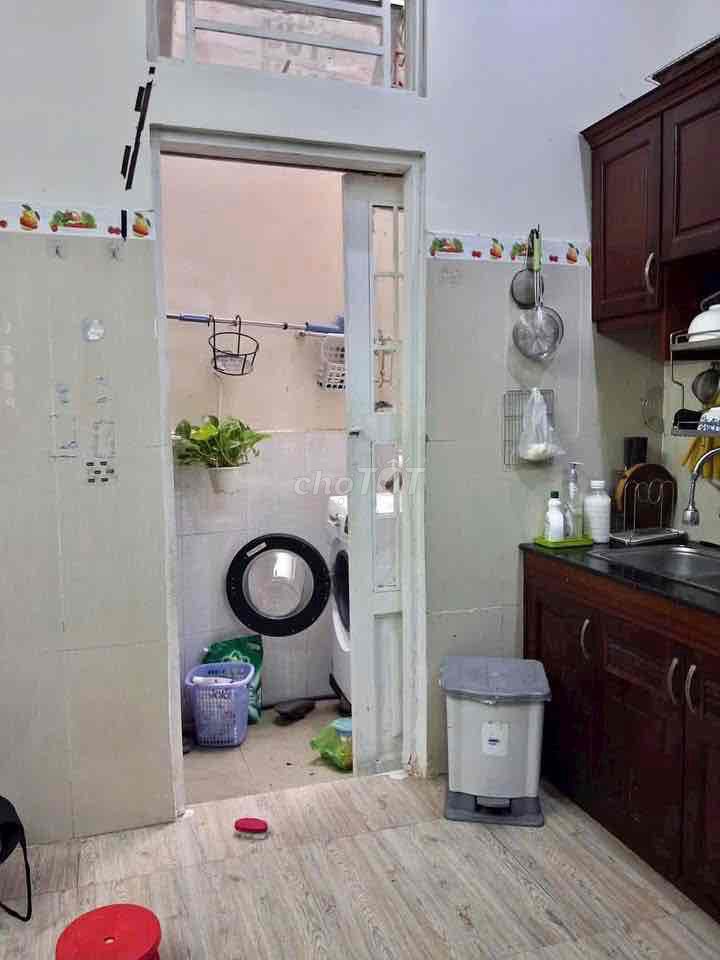 Renting two four-story bedroom three-car toilets cost 13 million.