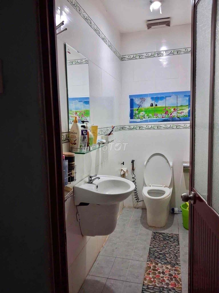 Renting two four-story bedroom three-car toilets cost 13 million.