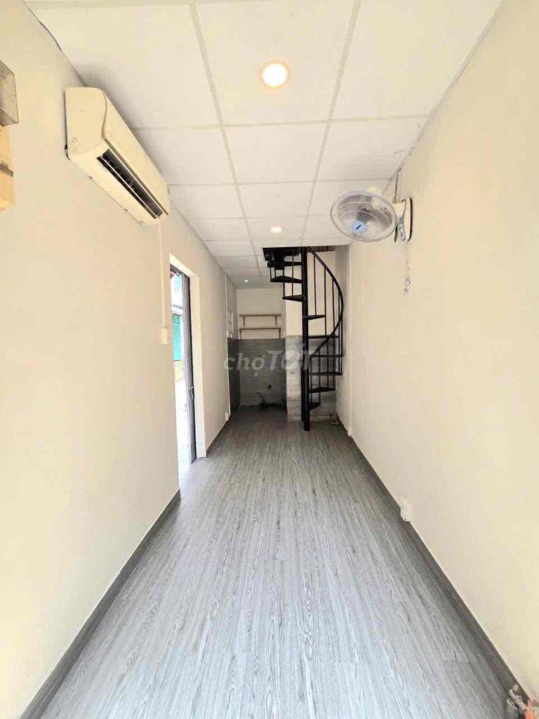 Huỳnh Văn Bánh area uses 40 meters 1st. 1st floor 1st floor, a cool clean bedroom.