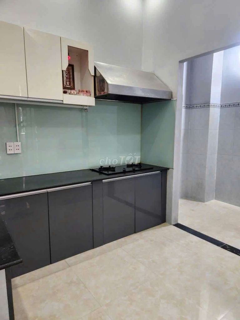 Rent a three-story, three bedrooms, Nguyên Hồng,730 1, Gò Vấp, 16 million.