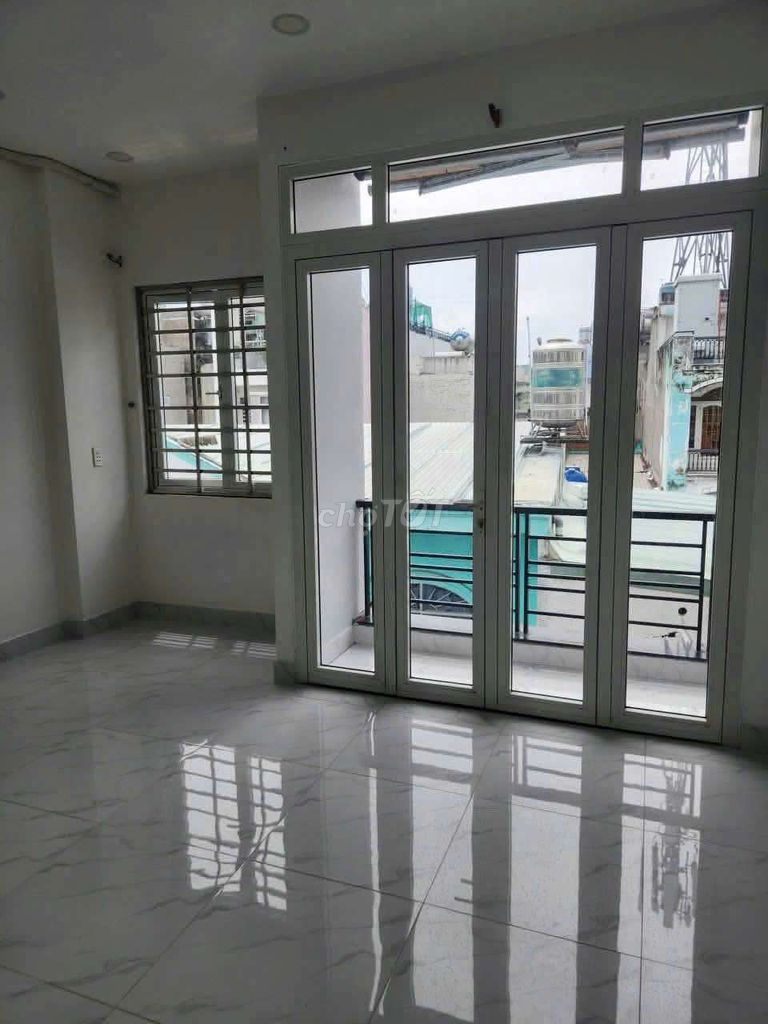 Rent a three-story, three bedrooms, Nguyên Hồng,730 1, Gò Vấp, 16 million.