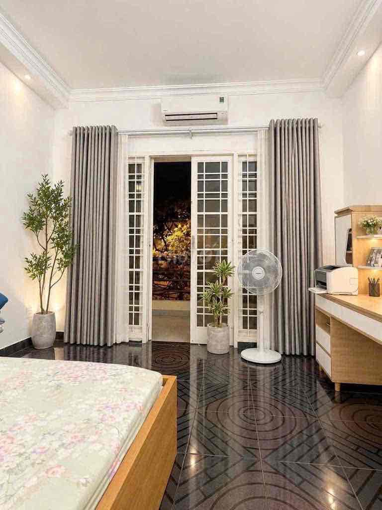 House 1 :2 4 4 4 4 4 x 18 m bedroom 3 m street front 12 m m Phú Thuận