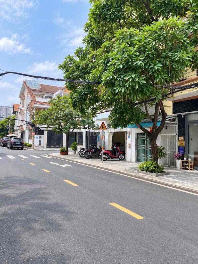 House 1 :2 4 4 4 4 4 x 18 m bedroom 3 m street front 12 m m Phú Thuận