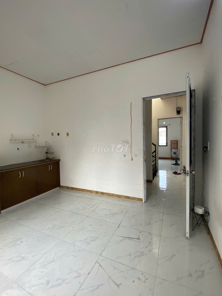 Hire the second floor Linh Đông private level, near the Tam Ha Market, 2 bedrooms, 4 million a month.