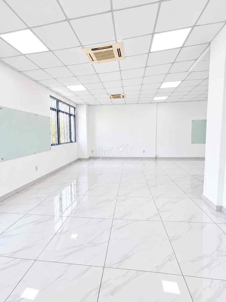 Rent a five-story building, Kadc him blue, equal to 10 M, vault, elevator, District 7