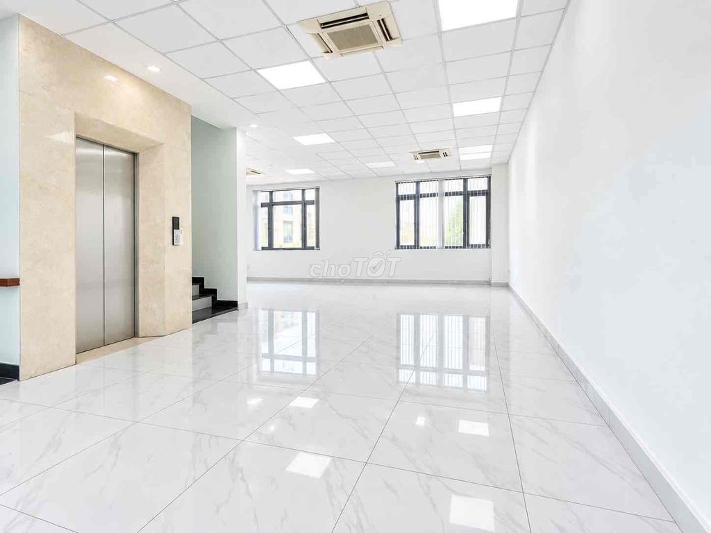 Rent a five-story building, Kadc him blue, equal to 10 M, vault, elevator, District 7