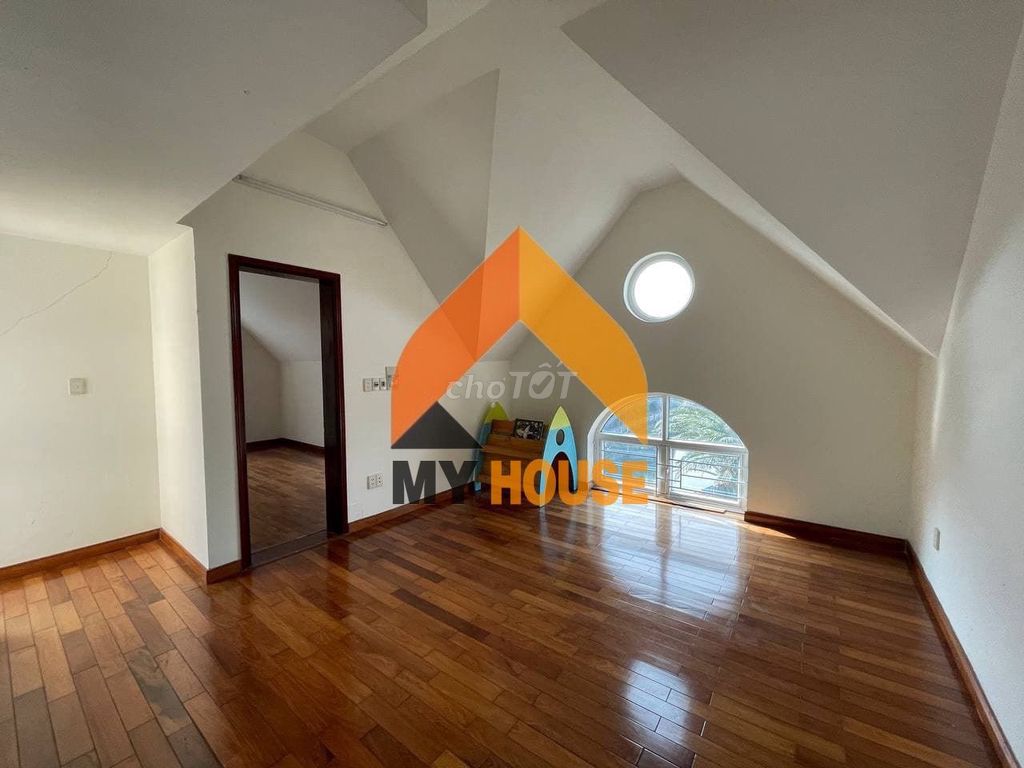 The beautiful spring villa faints 250 M2 yard oe