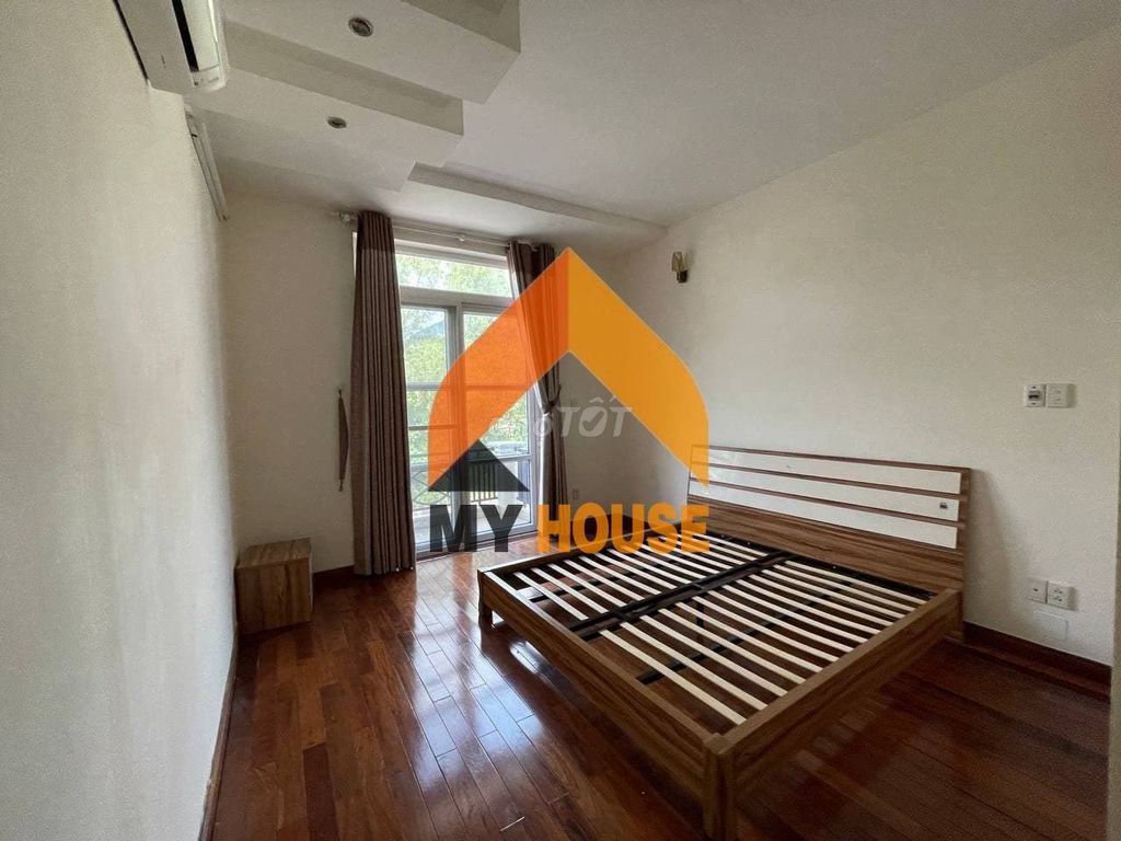 The beautiful spring villa faints 250 M2 yard oe