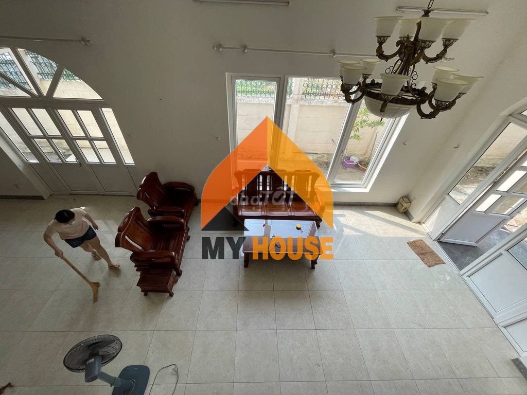 The beautiful spring villa faints 250 M2 yard oe