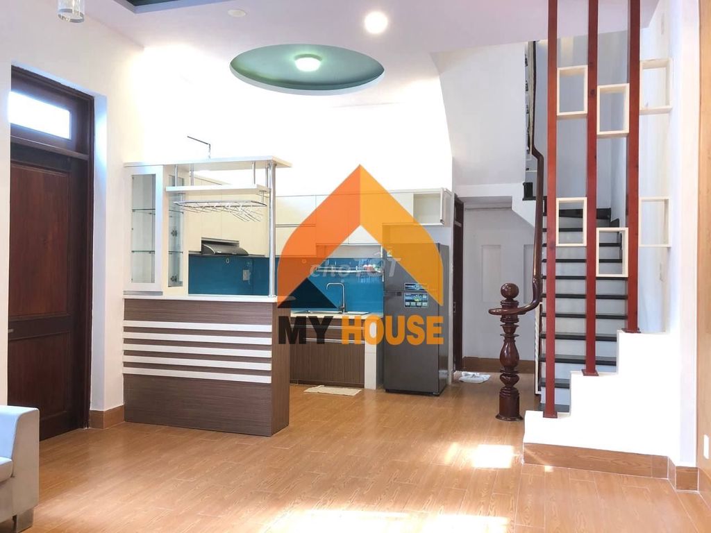 Please rent out 2rd floor district. Full interior bedroom.